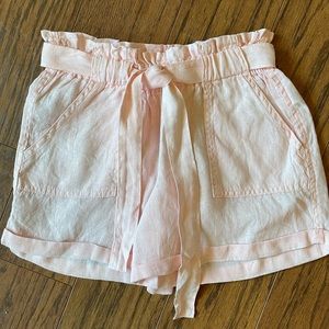 Bella Dahl Girl - Light pink linen shorts with paper bag waist